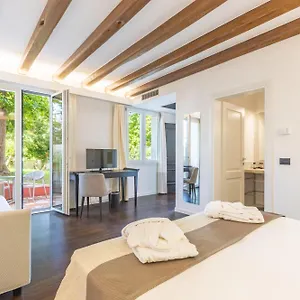 Hotel Raphael