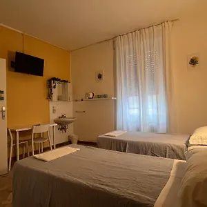https://hostal-parini.it-lombardy.com