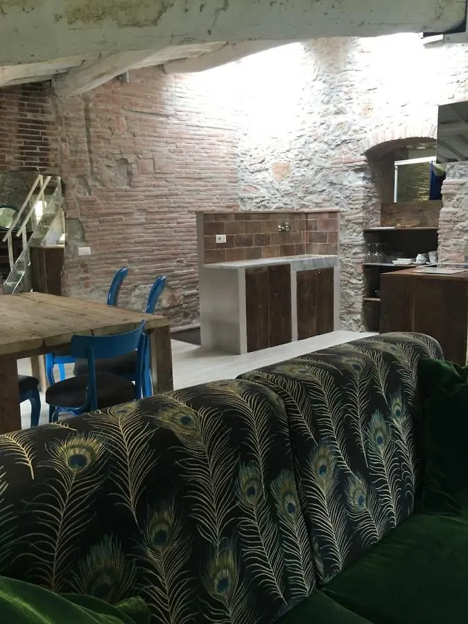*** Guest house Inside The Wall Lucca Italy